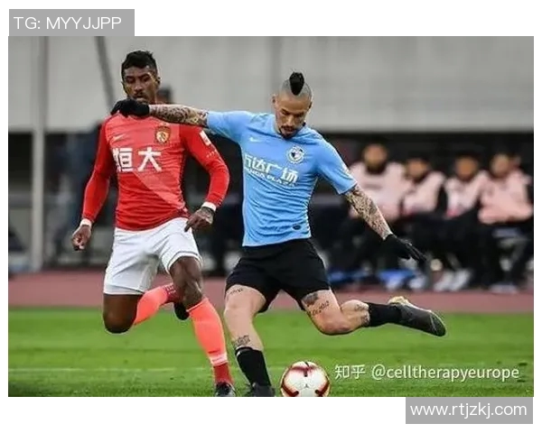 足球巨星成长之路:从草根到巅峰的传奇旅程与奋斗历程