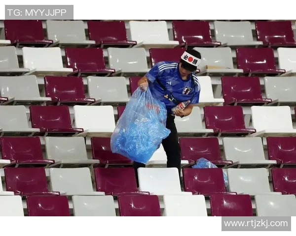 足球球星粉丝热情庆祝瞬间展现球迷无限忠诚与激情